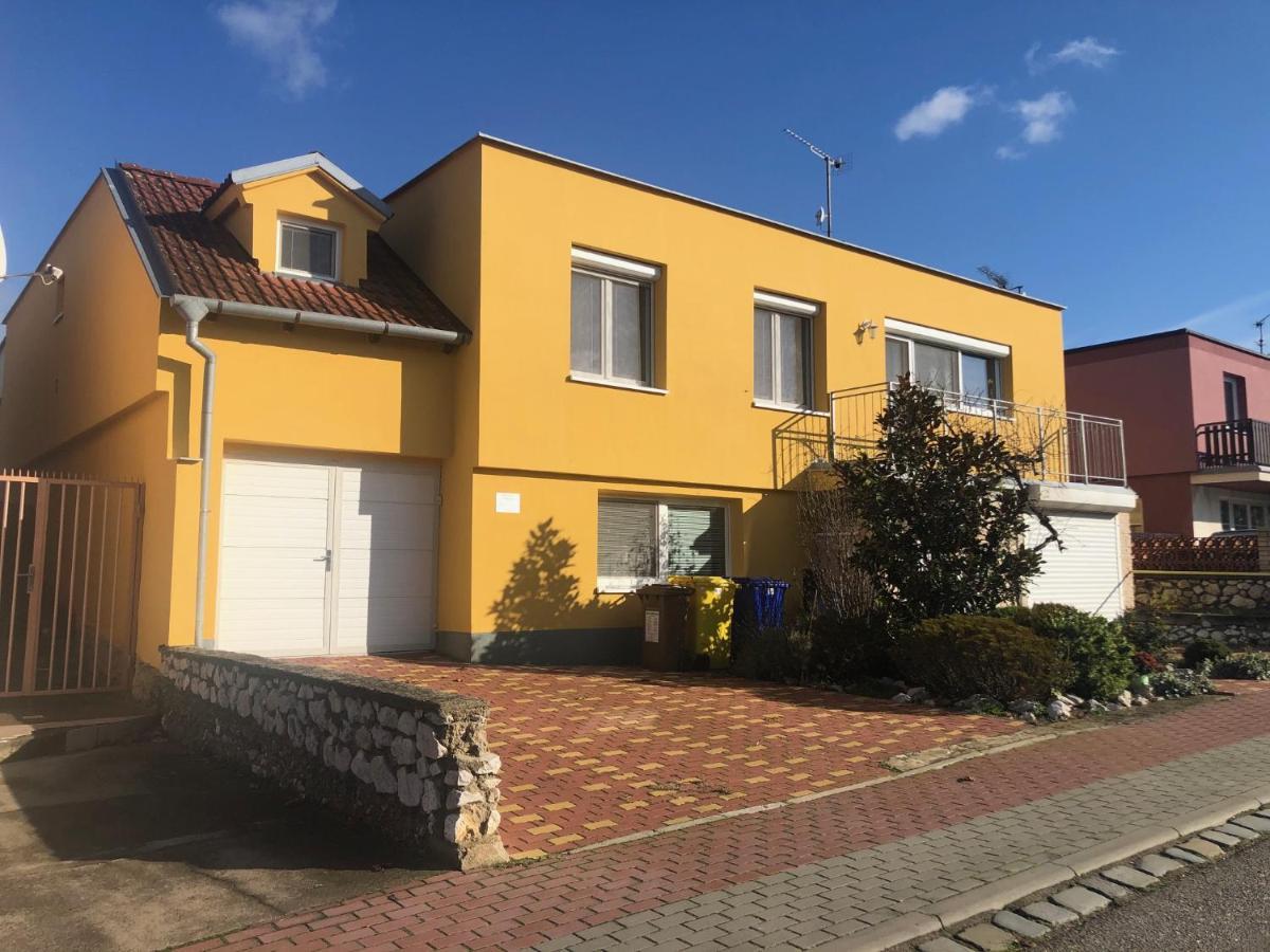 Ubytovani U Jerabku - Parkovani Zdarma Микулов Экстерьер фото